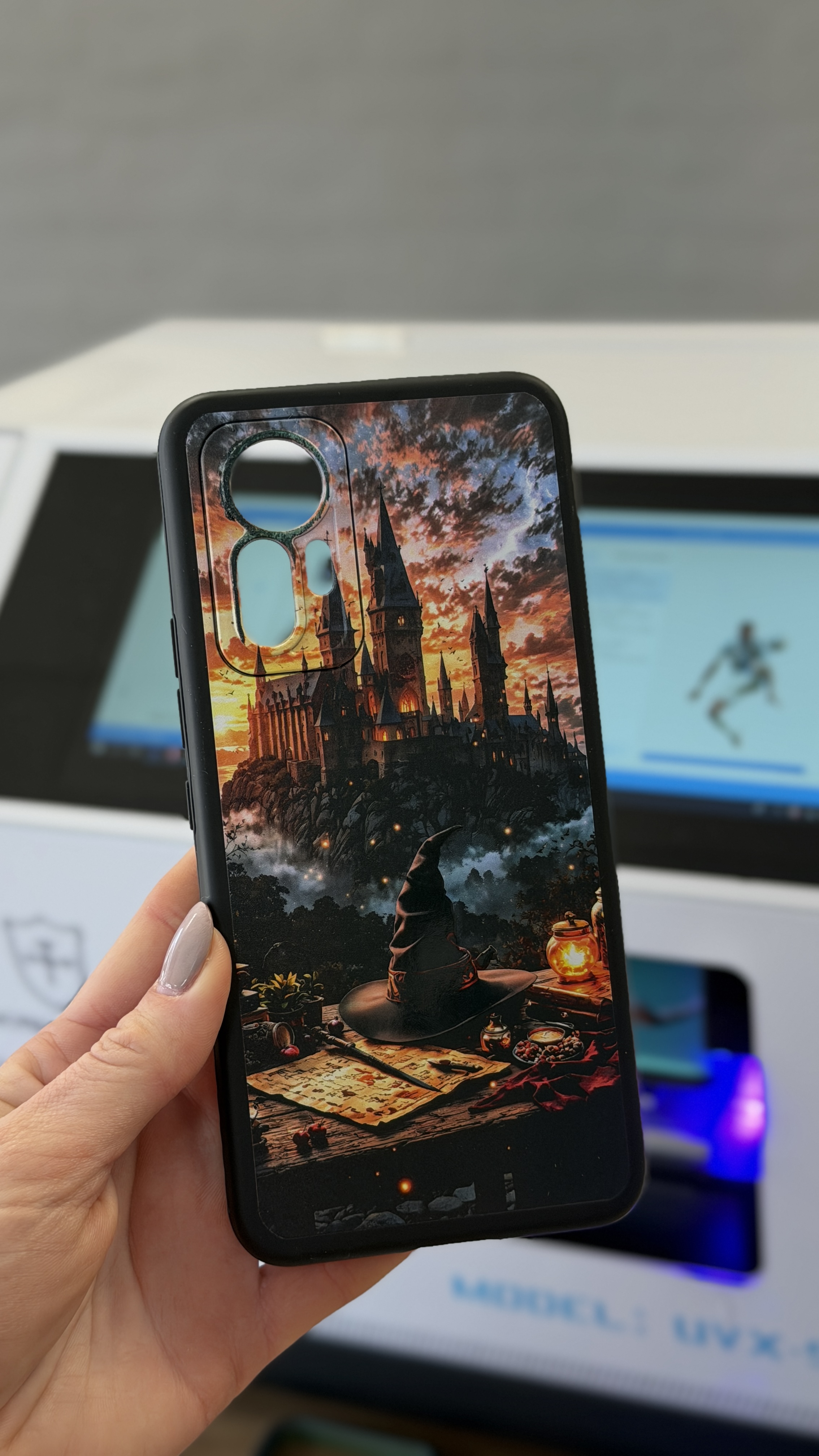 Funda personalizada con un castillo al atardecer